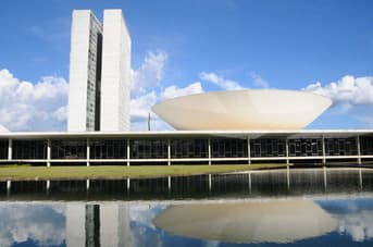 É uma imagem do post com o título Concurso Câmara dos Deputados: cronograma por cargo é divulgado