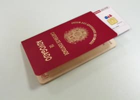 É uma imagem do post com o título Ebook com questões comentadas da OAB 1ª fase: baixe grátis!