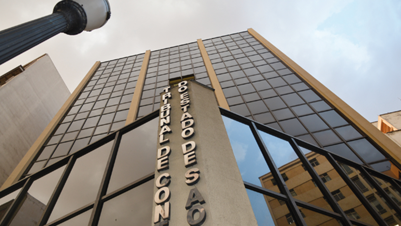 Concurso TCE SP: órgão propõe reajuste salarial para auditor | Folha ...