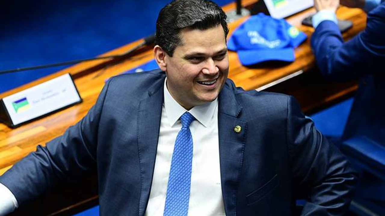 Concurso Senado: presidente confirma nomeação de 258 aprovados | Folha ...
